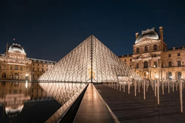 7 Fakta Museum Louvre — Museum Terpopuler di Dunia yang Dikenal Berhantu